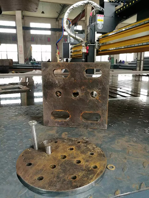 路灯生产厂家用优发国际数控等离子切割机现场切割的工件